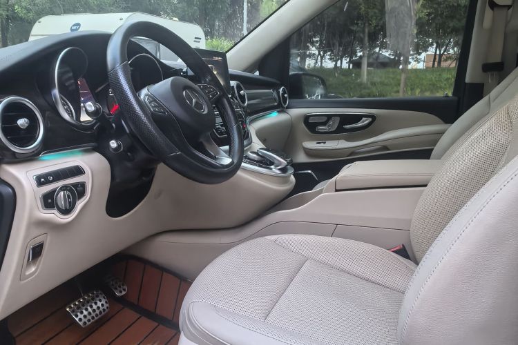 奔驰V级 2018款 V 260 L 尊贵加长版 国V车身外观6004