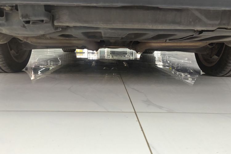 奔驰E级 2014款 改款 E 300 L 运动型局部细节9001