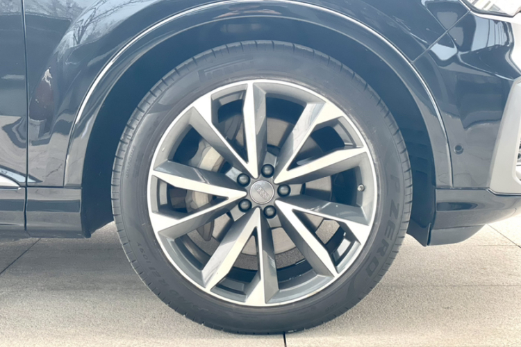 奥迪Q7 2020款 55 TFSI quattro S line运动型车身外观6006