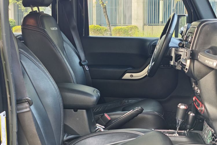 Jeep 牧马人 2015款 3.6L Rubicon 四门舒享版中控内饰7002