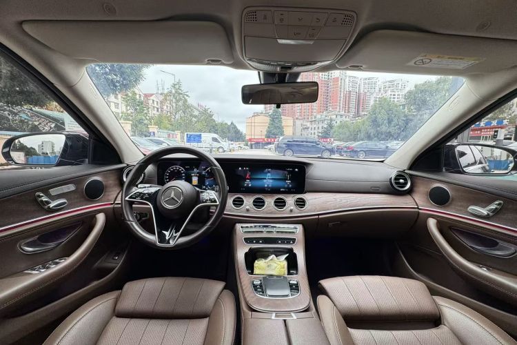 奔驰E级 2023款 改款 E 260 L中控内饰7001