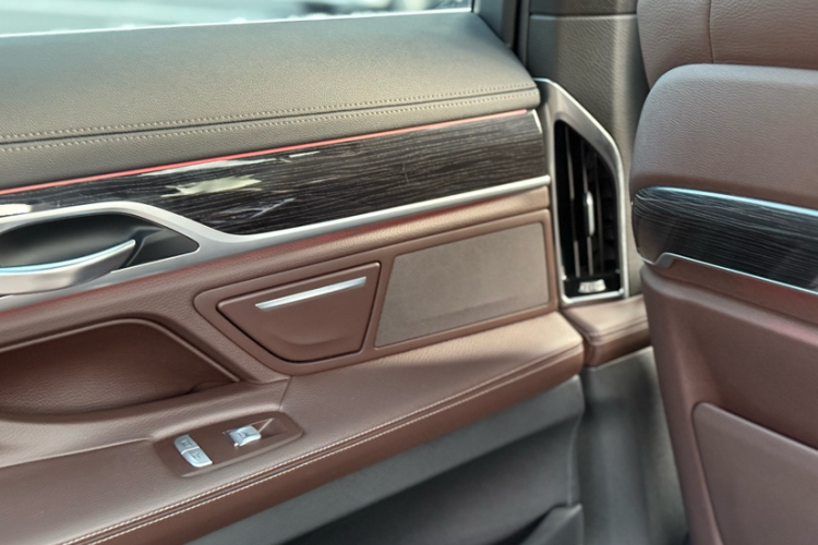 宝马7系 2018款 730Li 领先型 M运动套装中控内饰7009