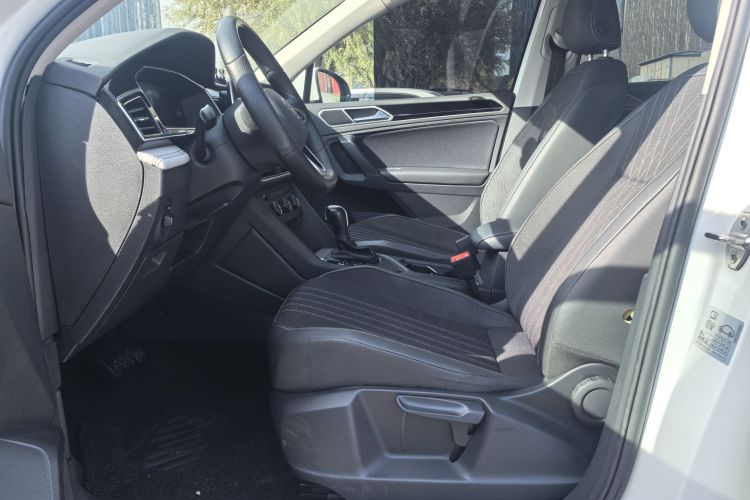 大众 途观L 2023款 330TSI 自动两驱舒享版中控内饰7001