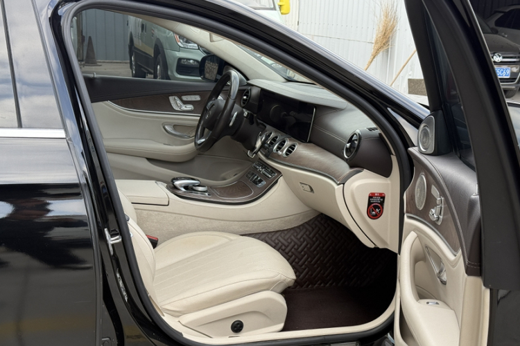 奔驰E级 2018款 改款 E 300 L 时尚型中控内饰7002