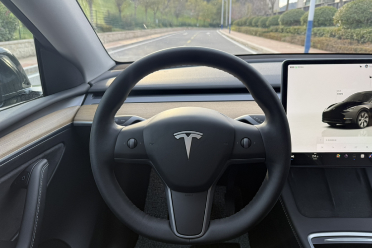 特斯拉 Model Y 2022款 后轮驱动版中控内饰7002