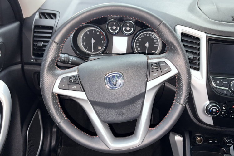 长安CS35 2016款 1.6L 自动豪华型 国V中控内饰7005