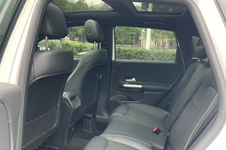 奔驰B级 2022款 改款 B 200 动感型中控内饰7001