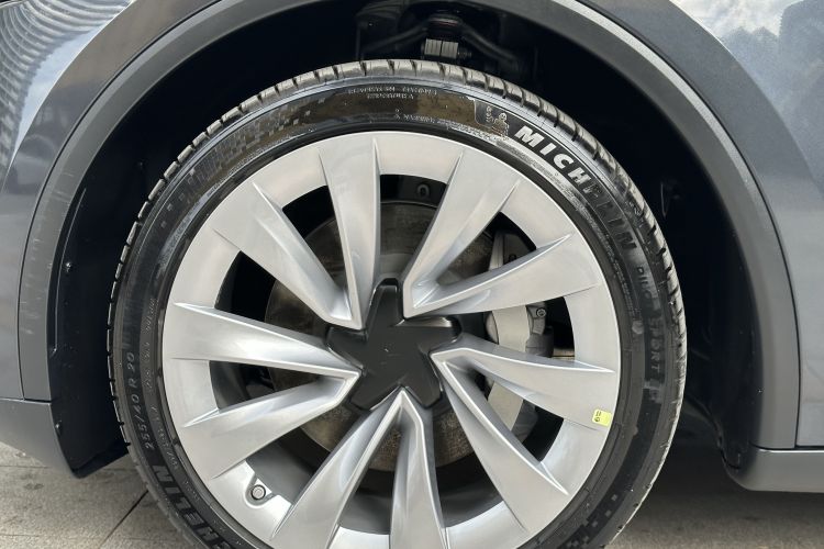 特斯拉 Model Y 2025款 长续航全轮驱动 首发版局部细节9007