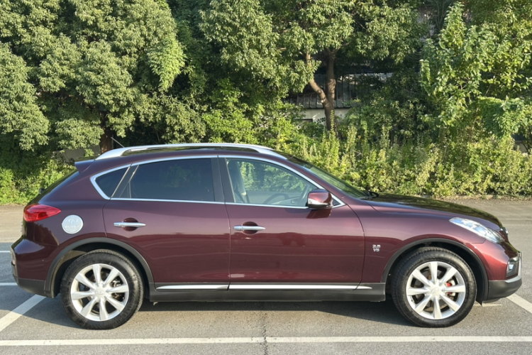 英菲尼迪QX50 2015款 2.5L 舒适版局部细节9001