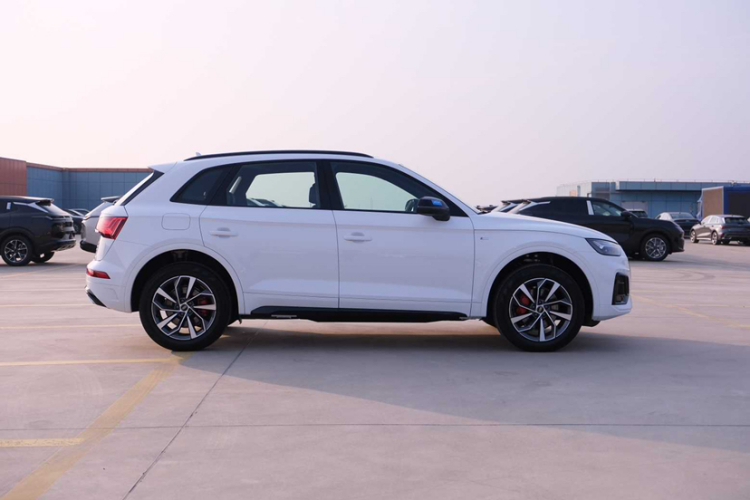 奥迪Q5L 2025款 45周年典藏版 40 TFSI 豪华动感型车身外观6003