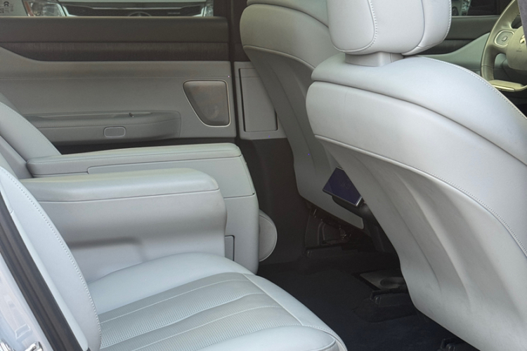 蔚来ES8 2023款 75kWh中控内饰7005