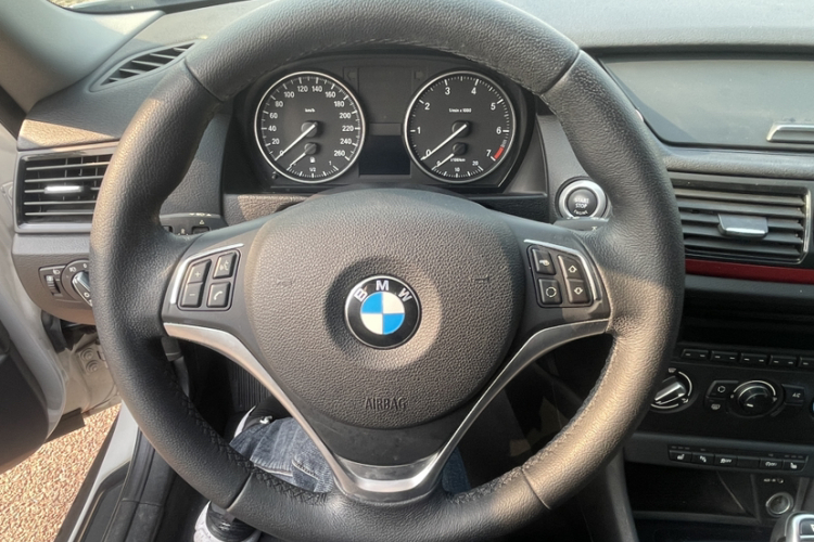 宝马X1 2015款 sDrive18i 时尚晋级版局部细节13