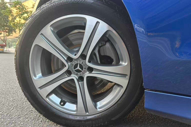 奔驰C级 2019款 C 260 L 运动版车身外观6011