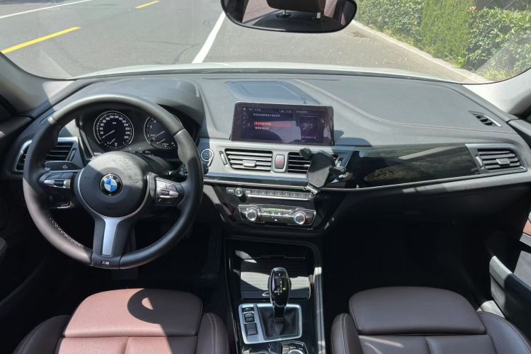 宝马1系 2020款 120i M运动套装中控内饰7002