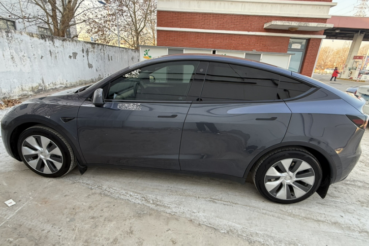 特斯拉 Model Y 2022款 改款 后轮驱动版车身外观6006