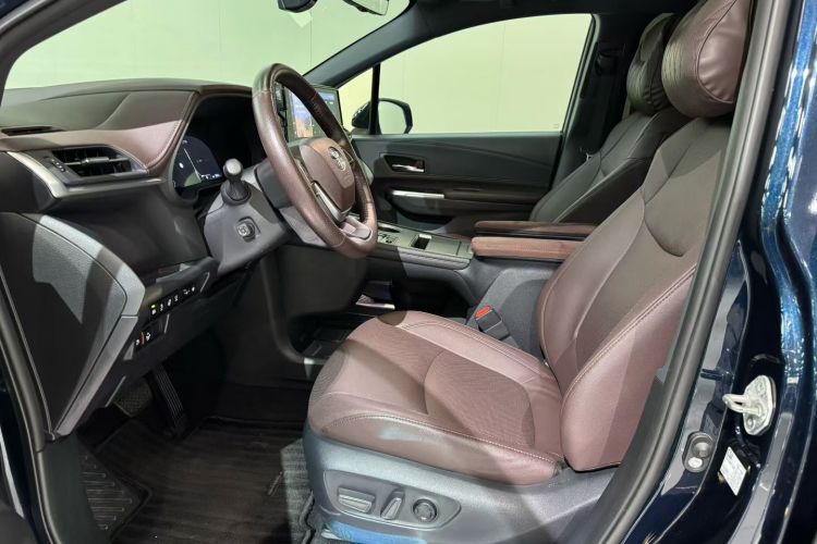 丰田 格瑞维亚 2023款 2.5L混动 旗舰VIP版中控内饰7005