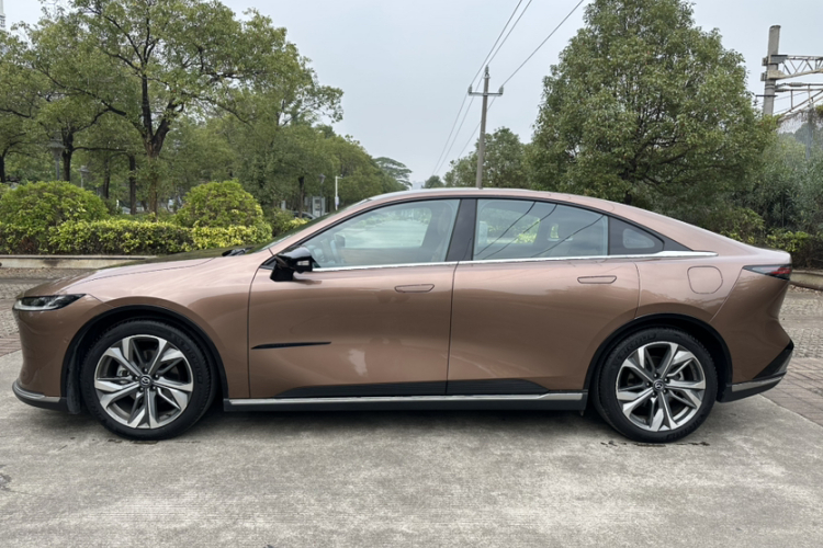 马自达EZ-6 2024款 增程200智尊版车身外观6001