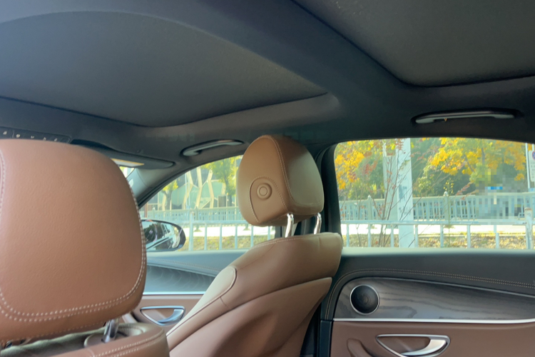 奔驰E级(进口) 2022款 E 260 时尚型运动版中控内饰7006