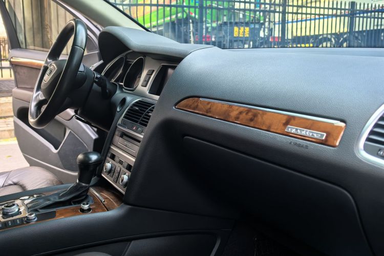 奥迪Q7 2015款 35 TFSI 进取型中控内饰7005