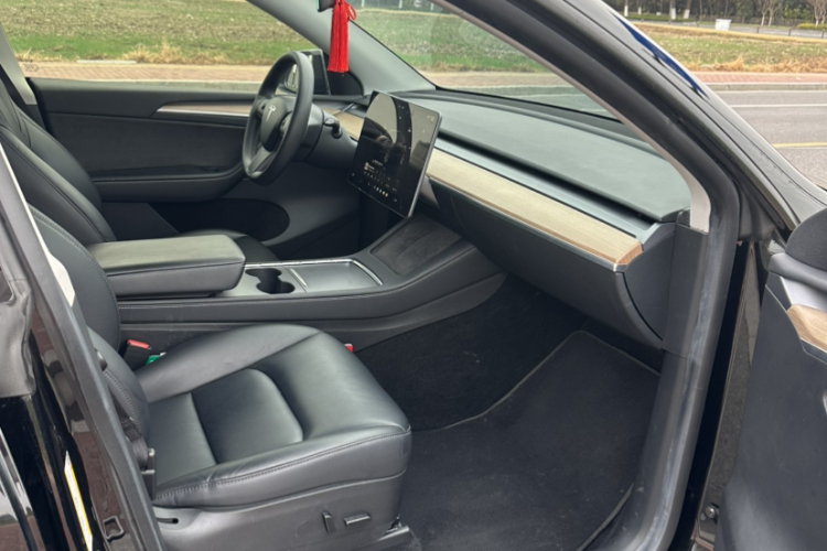 特斯拉 Model Y 2022款 后轮驱动版局部细节41