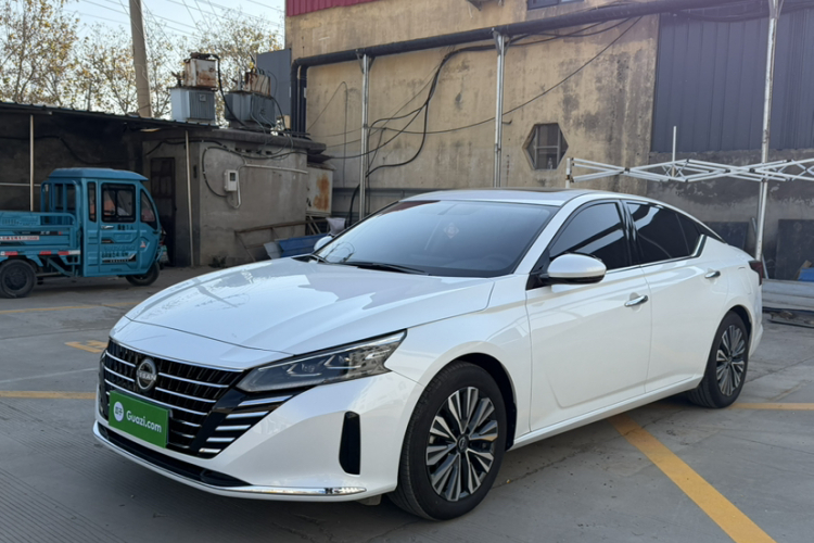 日产 天籁 2024款 2.0L XE 真心版车身外观1