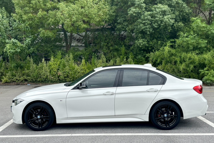 宝马3系 2019款 320i M运动曜夜版车身外观6001