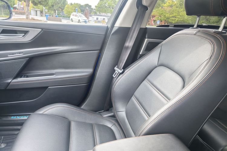 捷豹XEL 2019款 2.0T 200PS 尊享版中控内饰7008