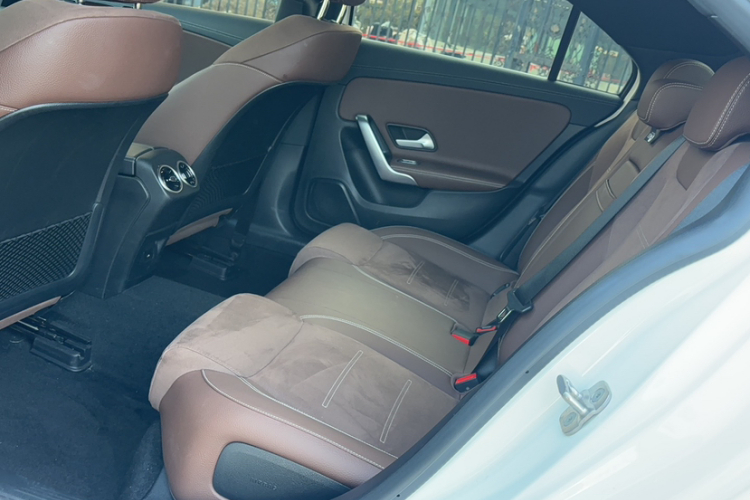 奔驰A级 2025款 A 200 L 时尚型中控内饰7002