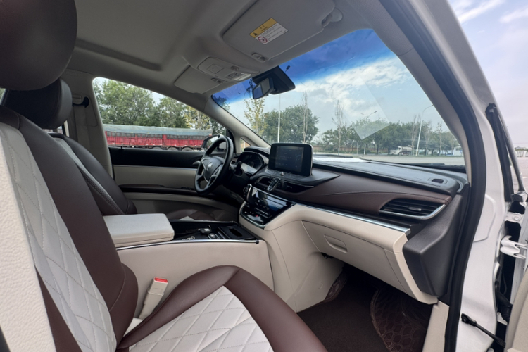 别克GL8 2021款 陆上公务舱 652T 舒适型中控内饰7011