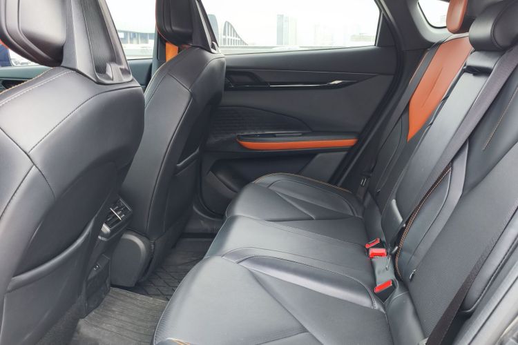 长安UNI-V 2022款 1.5T 尊贵型中控内饰7008