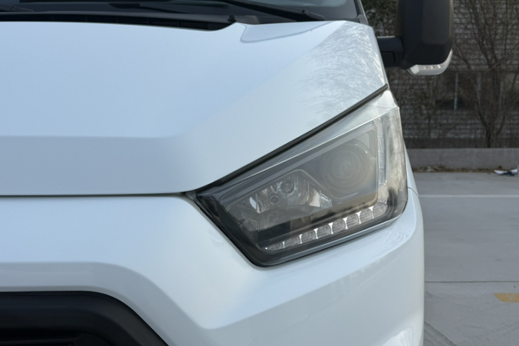 江铃 特顺 2019款 2.8T商运型短轴中顶6座国VI JX493局部细节36