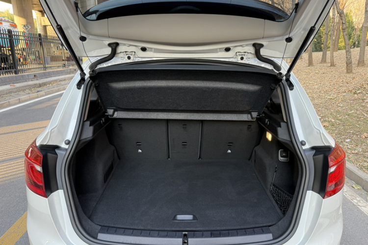 宝马2系旅行车 2016款 218i 运动设计套装中控内饰7009