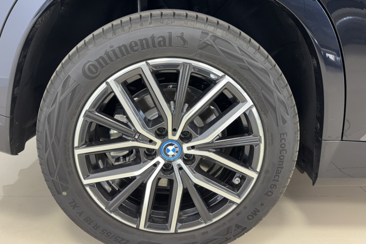 宝马iX1 2025款 eDrive25L M运动套装车身外观6008