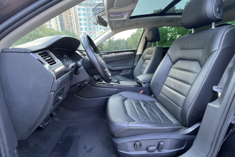 大众 辉昂 2018款 改款 380TSI 两驱商务版中控内饰7003