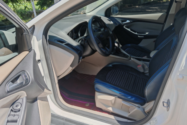 福特 福克斯 2018款 三厢经典 1.6L 自动舒适型智行版局部细节19