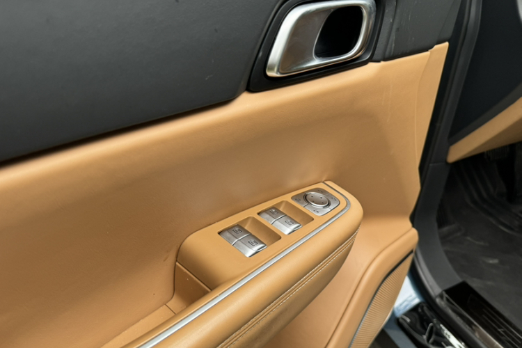 理想汽车 理想ONE 2021款 增程6座版中控内饰7005