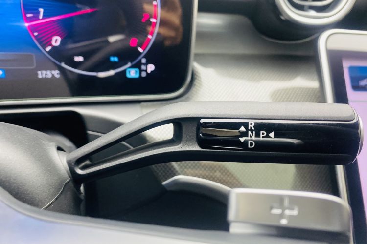 奔驰C级 2024款 C 260 L 皓夜运动版中控内饰7004