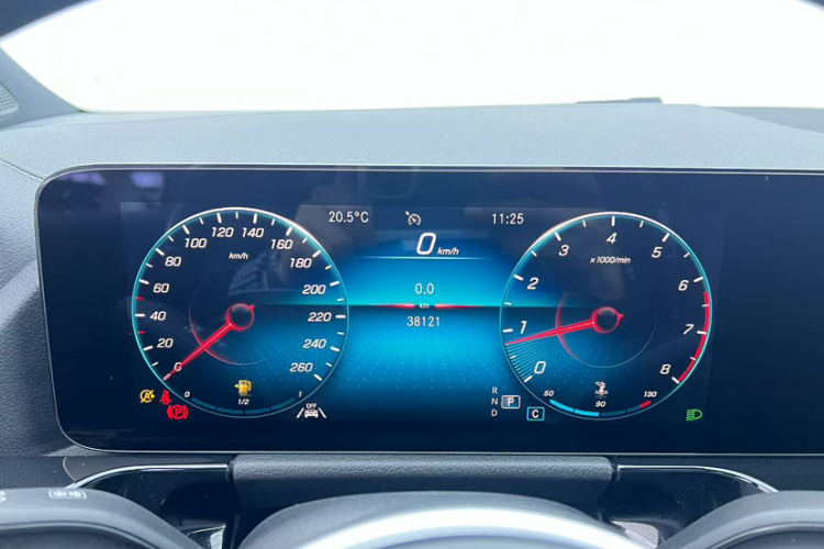 奔驰GLA 2022款 改款 GLA 200中控内饰15