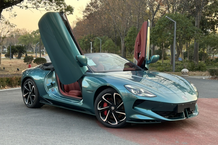 名爵 MG Cyberster 2026款 520km 传奇四驱版车身外观6005