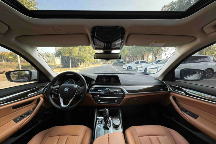 宝马5系 2018款 528Li 上市特别版中控内饰7008