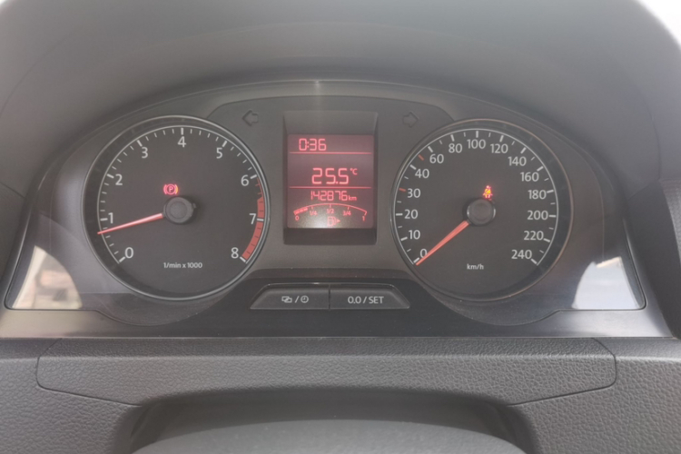 大众 桑塔纳 2015款 1.6L 手动风尚版中控内饰15