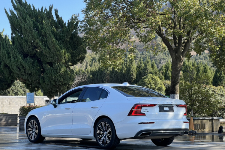 沃尔沃S60 2022款 B4 智远豪华版车身外观6005