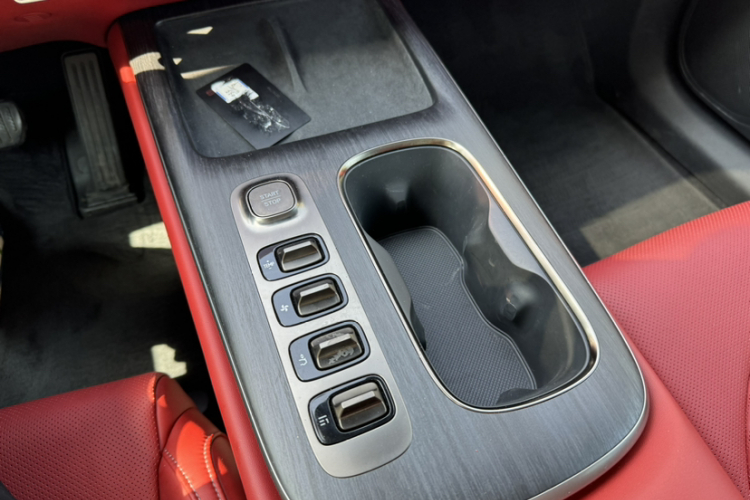 小米汽车 小米SU7 2024款 后驱超长续航高阶智驾Pro版中控内饰7005