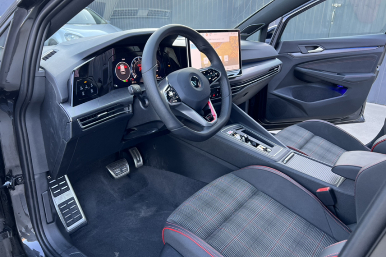 大众 高尔夫GTI 2025款 380TSI DSG GTI中控内饰7003