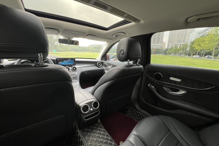 奔驰C级 2019款 C 180 L 时尚型运动版中控内饰7002