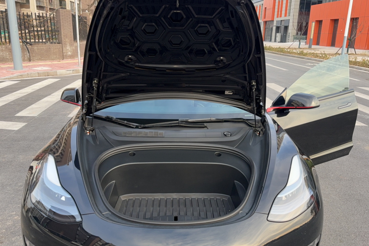 特斯拉 Model 3 2022款 Performance高性能全轮驱动版局部细节24