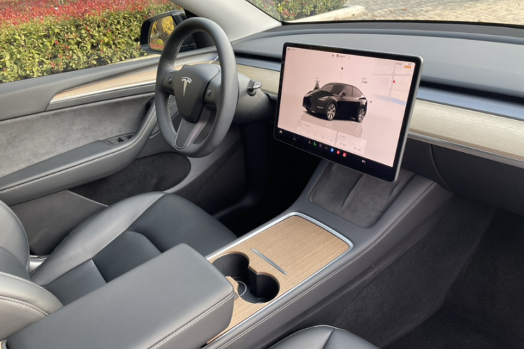 特斯拉 Model Y 2022款 改款 后轮驱动版中控内饰7003