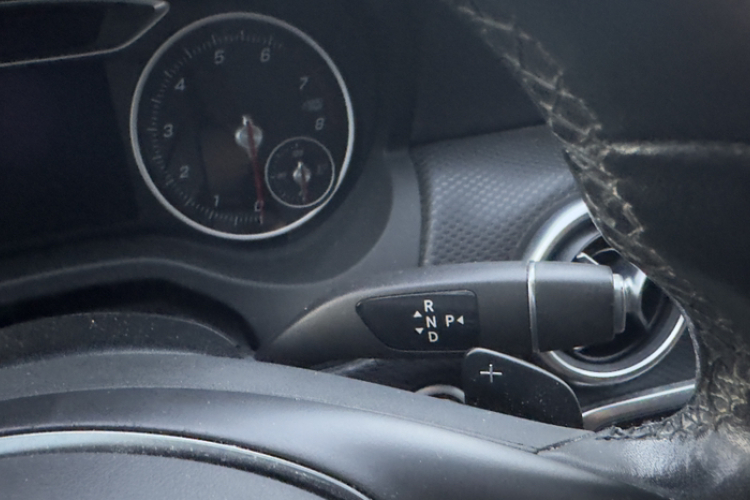 奔驰A级(进口) 2017款 A 200 动感型局部细节18