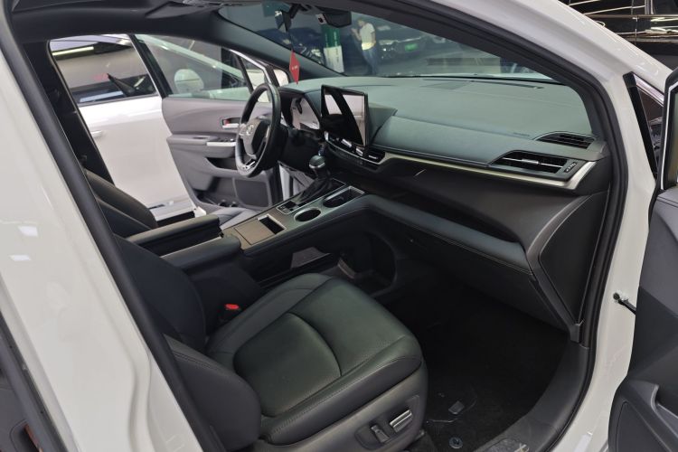 丰田 赛那SIENNA 2023款 2.5L混动 尊贵版中控内饰7004