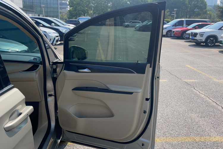 别克GL8 2022款 ES陆尊 653T 尊享型中控内饰7009